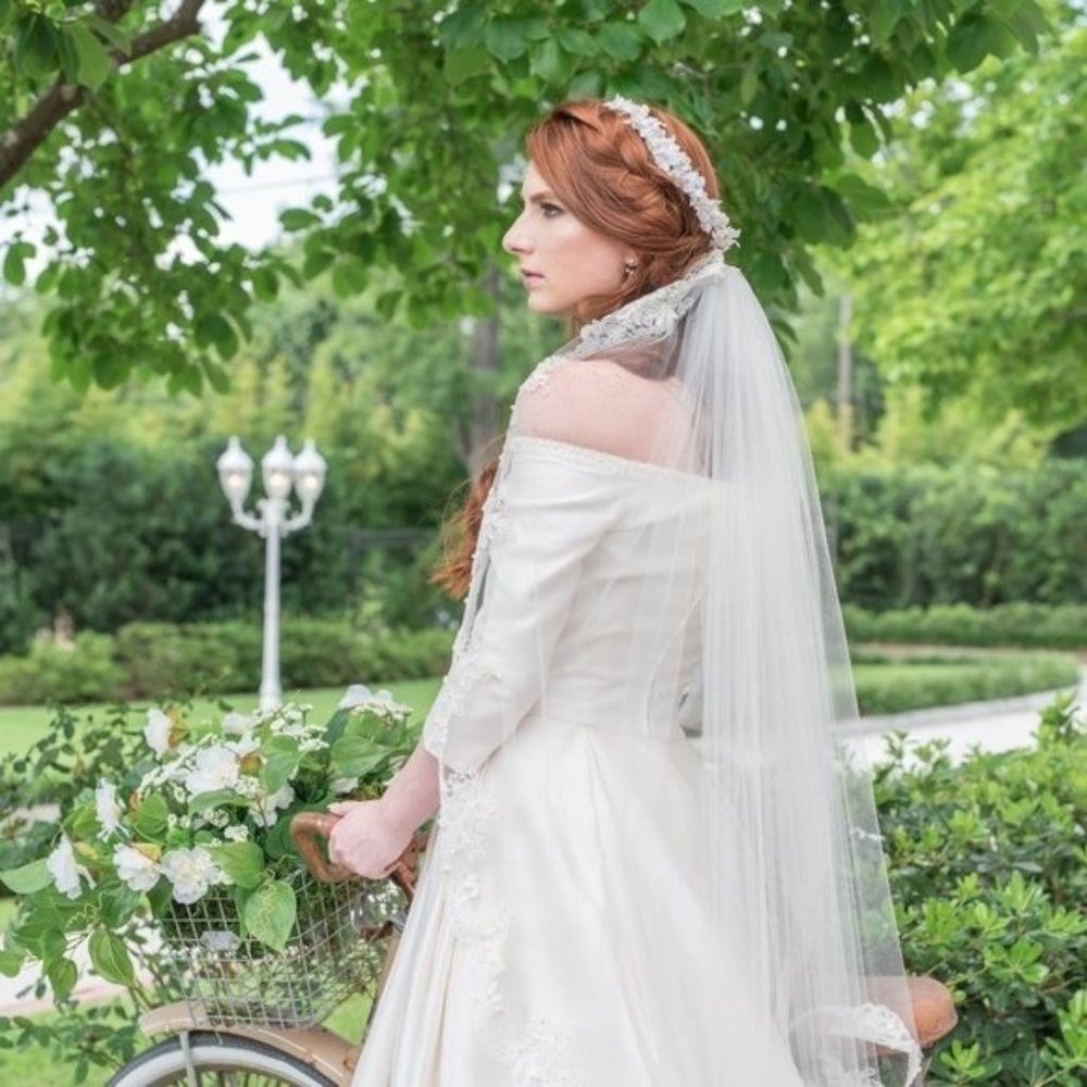 Ivory Fingertip Wedding Veil with Beaded Lace Edge